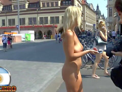 Nude em público, nua na França